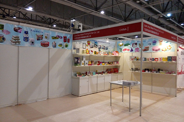 展位布置中.jpg 展位布置中.jpg