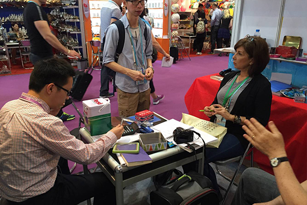 與客戶仔細核算價格.jpg 與客戶仔細核算價格.jpg