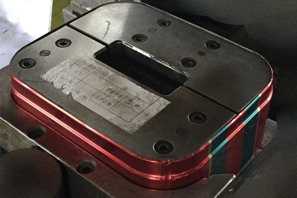 香水鐵盒縮口.jpg 香水鐵盒縮口.jpg