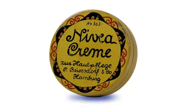 世界第一款鐵盒裝潤膚霜.jpg 世界第一款鐵盒裝潤膚霜.jpg