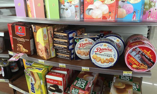 泰國(guó)超市鐵盒裝曲奇餅干.jpg 泰國(guó)超市鐵盒裝曲奇餅干.jpg