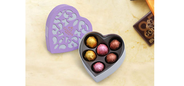 心形巧克力鐵盒.jpg 心形巧克力鐵盒.jpg