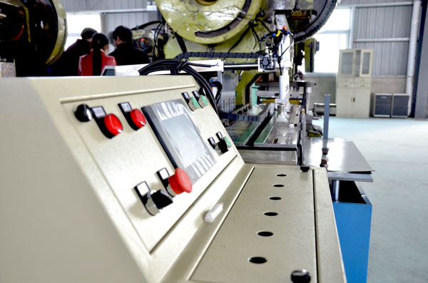 自動生產線1.jpg 自動生產線1.jpg