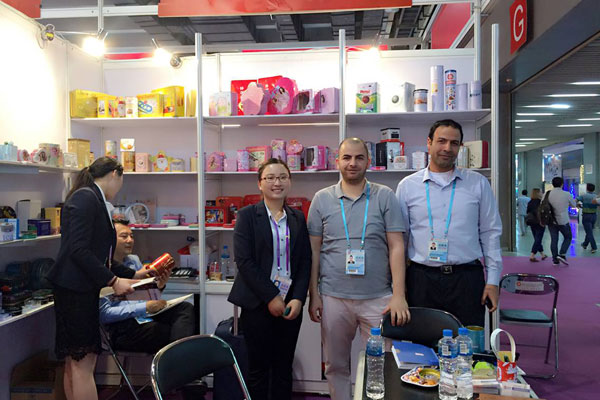 美國客戶和工作人員合影.jpg 美國客戶和工作人員合影.jpg