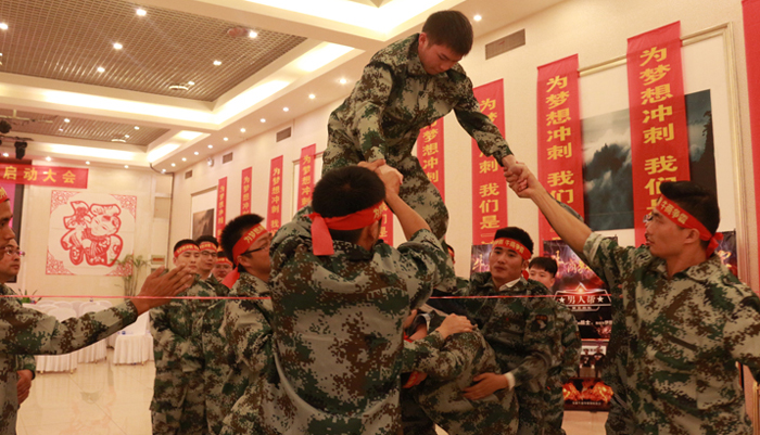 安徽牛商爭霸賽之筑人橋越紅線