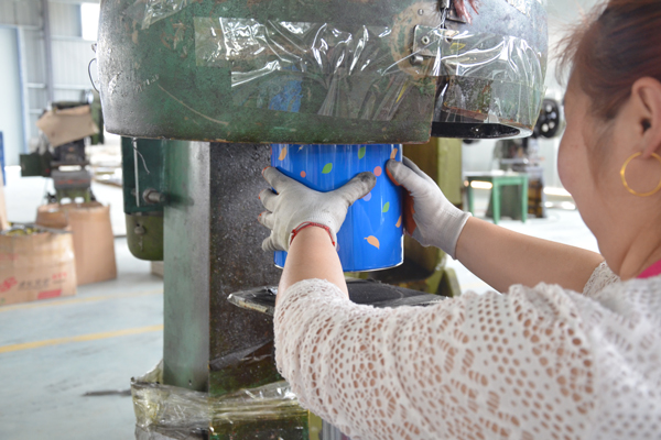 鐵盒制作過程 鐵盒制作過程