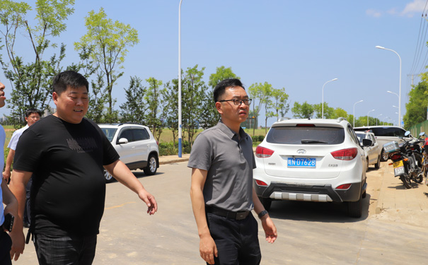 領(lǐng)導(dǎo)視察二期項(xiàng)目.jpg 領(lǐng)導(dǎo)視察二期項(xiàng)目.jpg